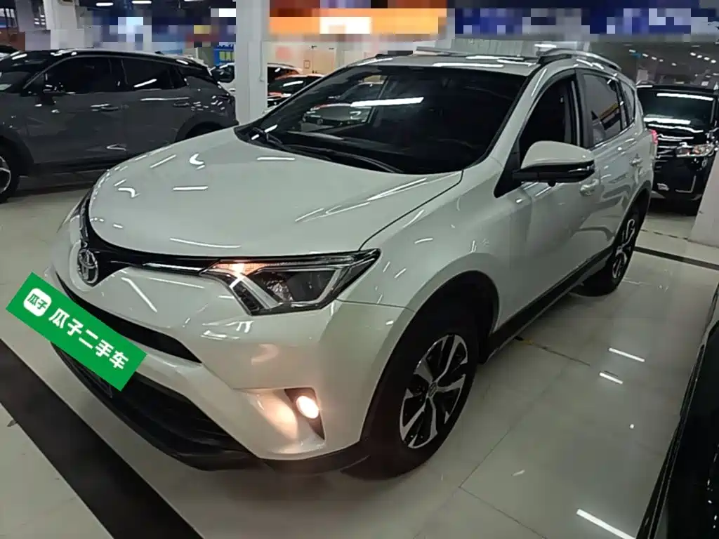 Toyota RAV4 2018 — фото 1