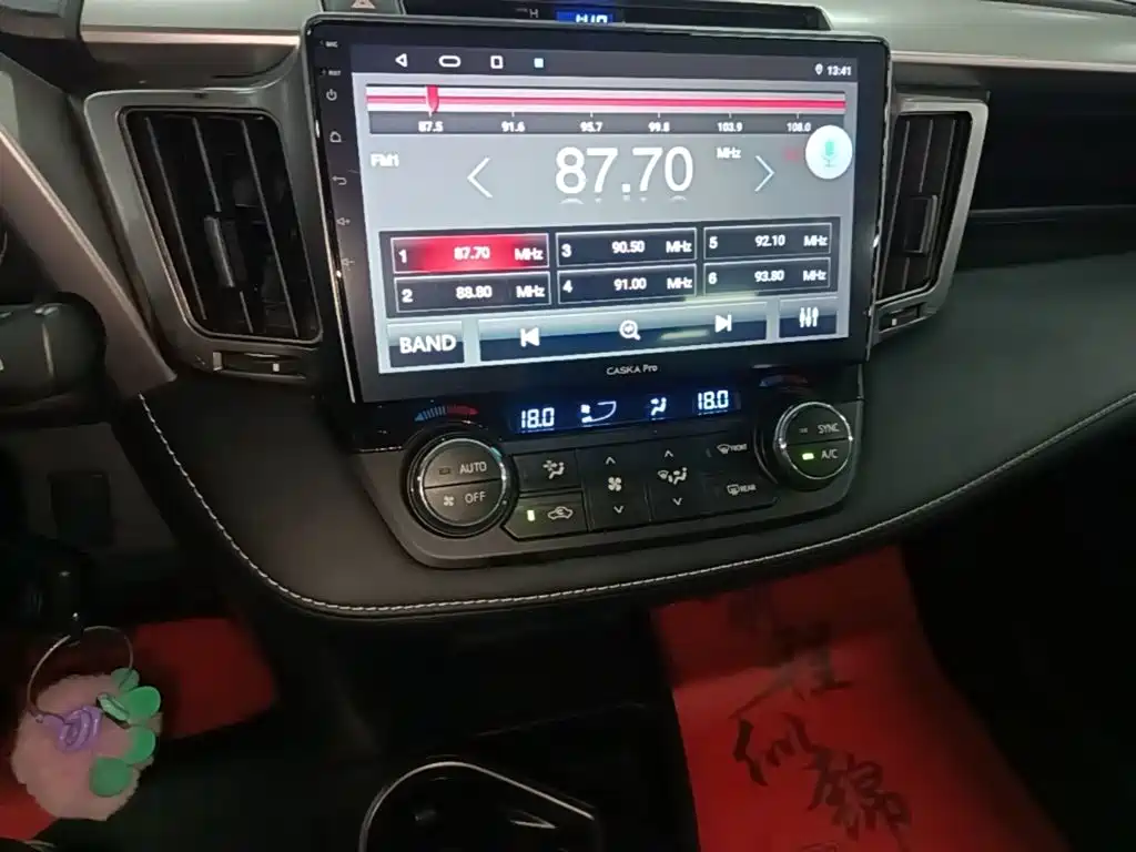 Toyota RAV4 2018 — фото 13