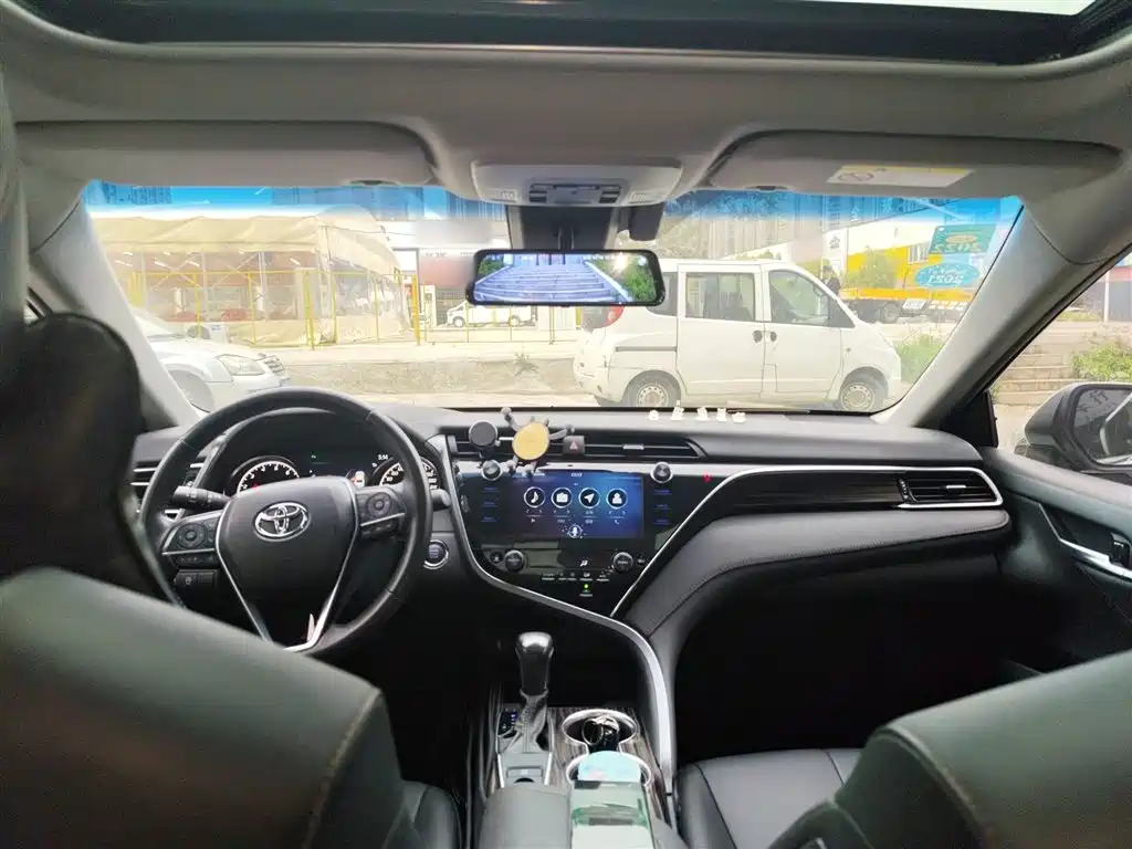 Toyota Camry 2020 — фото 10