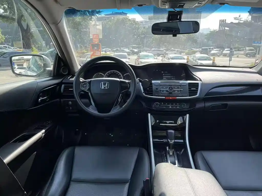 Honda Accord 2018 — фото 11
