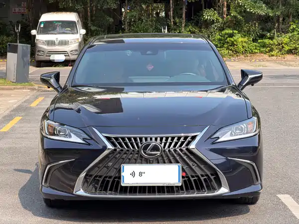 Lexus ES 2023