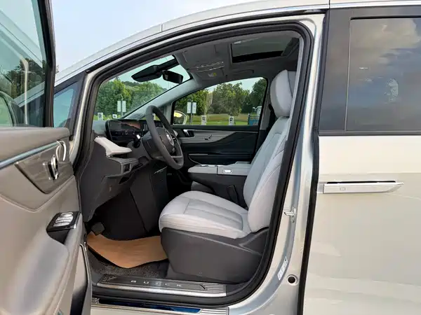 Buick GL8 2025