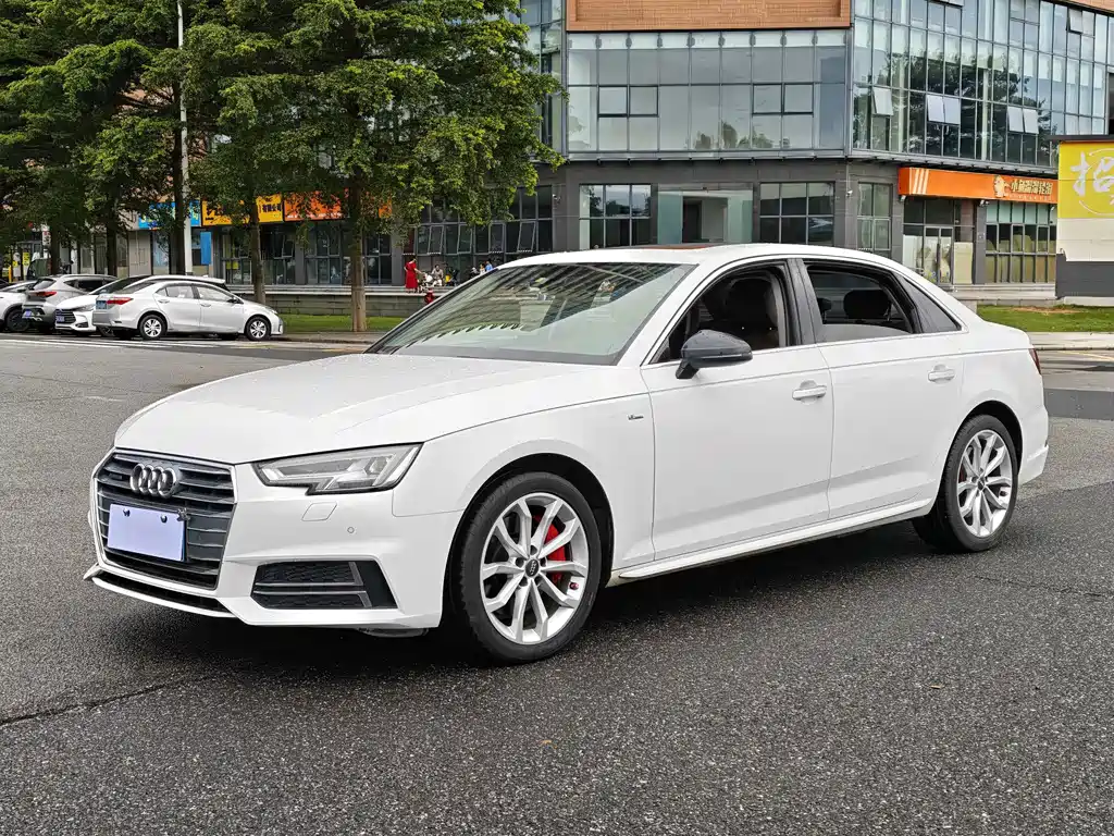 Audi A4L 2018 — фото 1