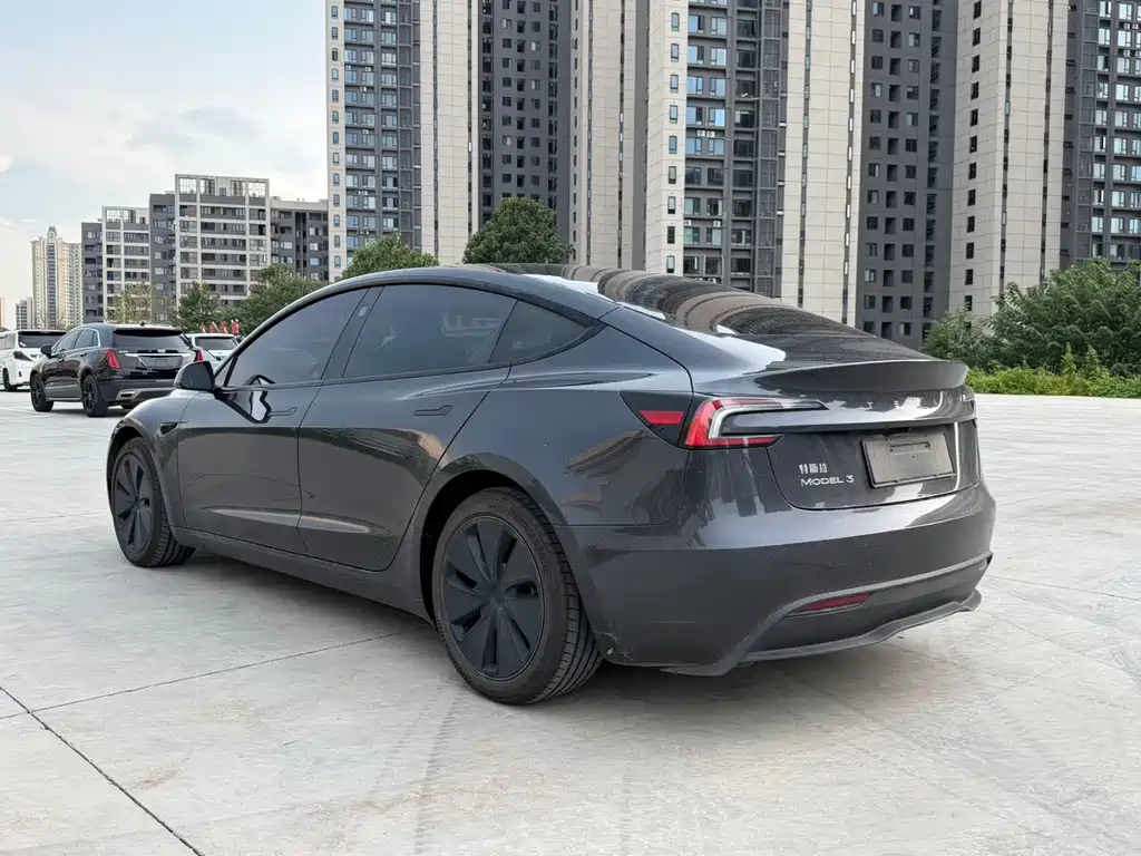 Tesla Model 3 2025 — фото 9