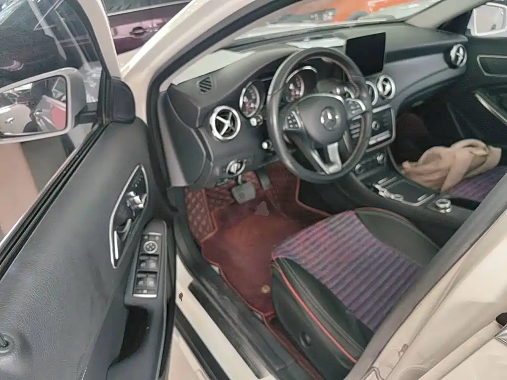 Mercedes-Benz GLA 2018 — фото 16