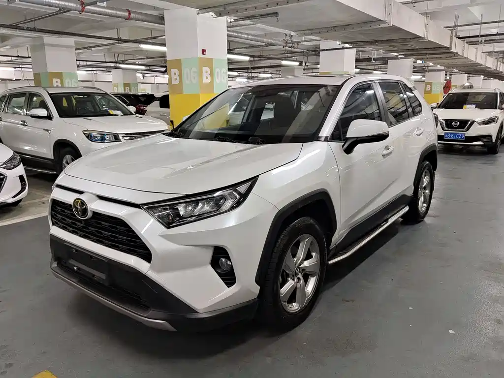 Toyota RAV4 2021 — фото 3