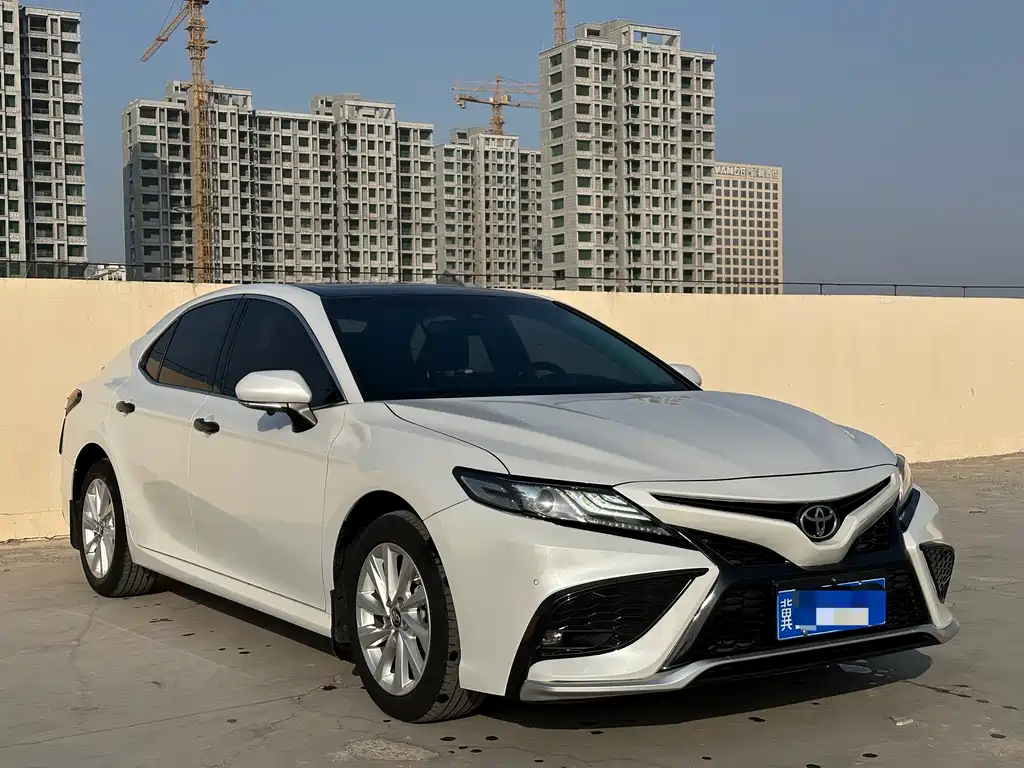 Toyota Camry 2023 — фото 3