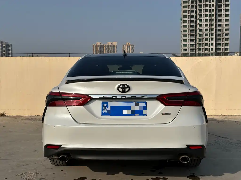 Toyota Camry 2023 — фото 11