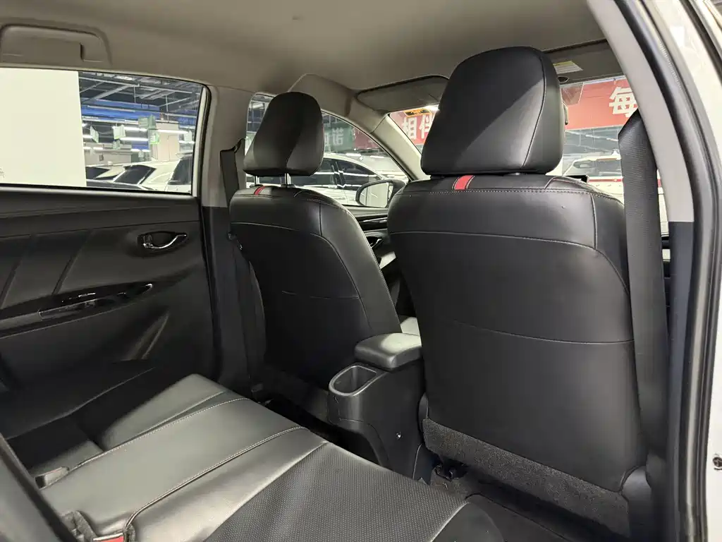 Toyota Yaris L 2023 — фото 9
