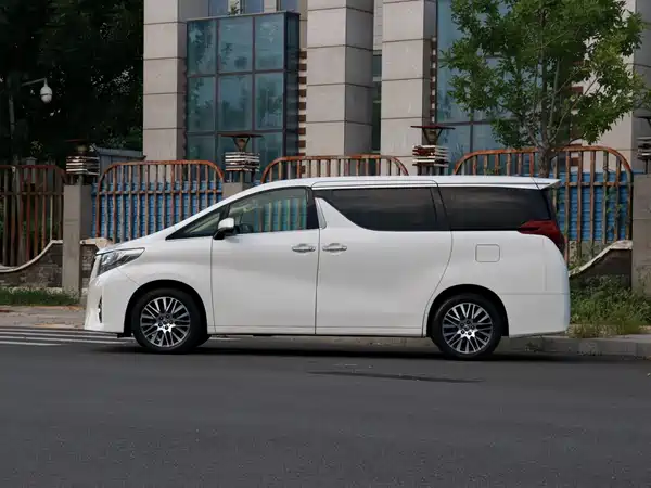Toyota Alphard 2015