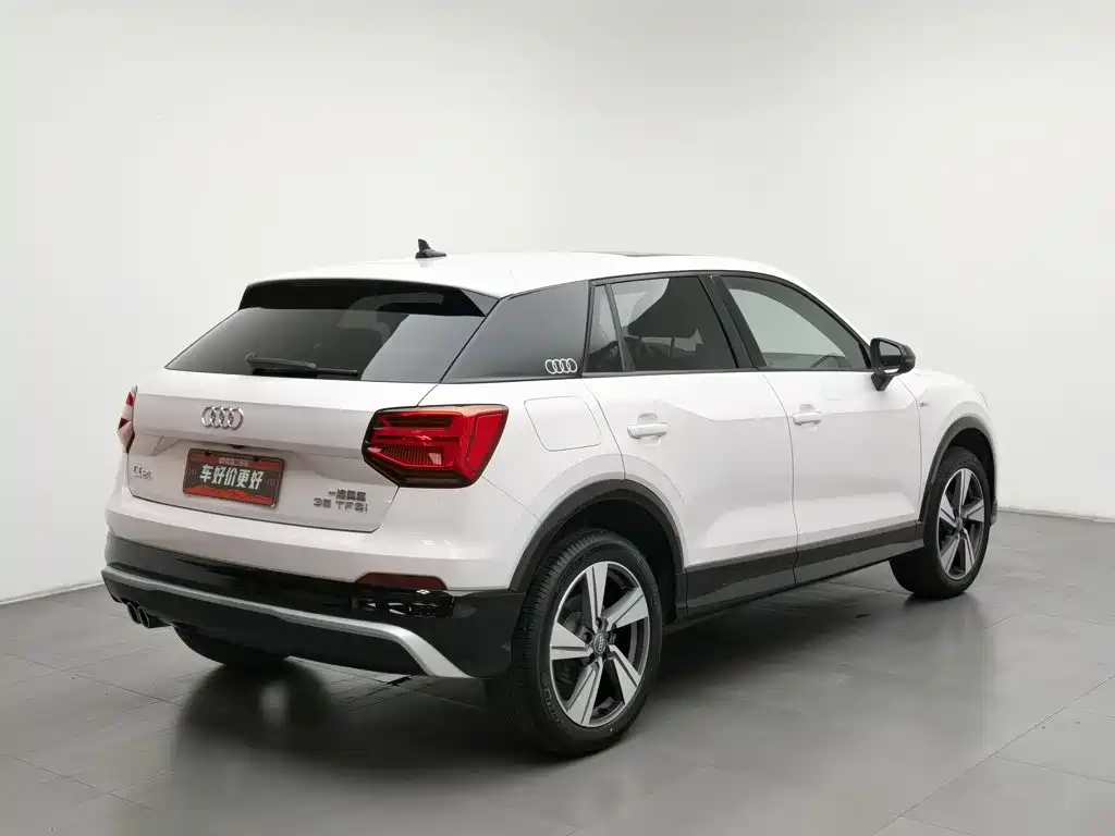 Audi Q2L 2020 — фото 2