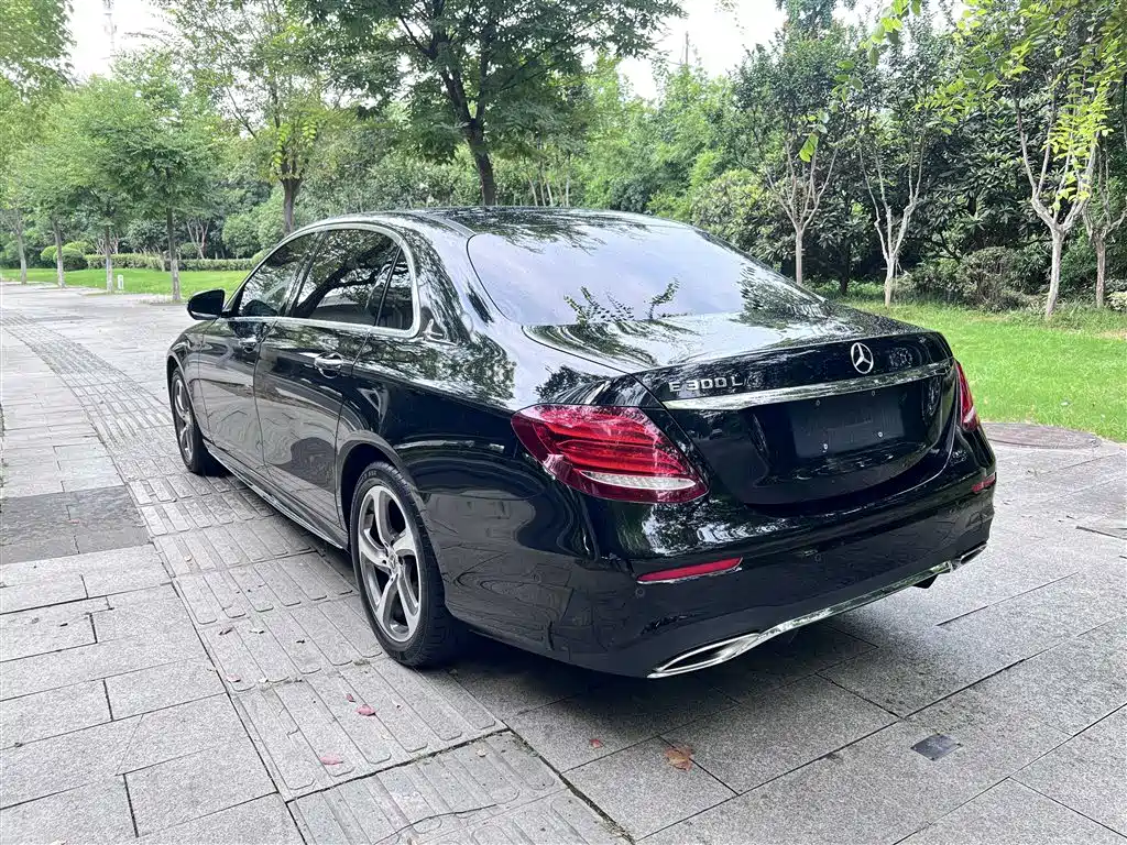 Mercedes-Benz E-Class 2018 — фото 16