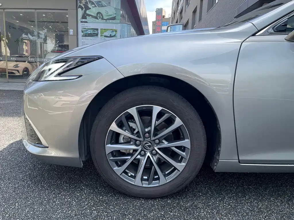 Lexus ES 2025 — фото 10