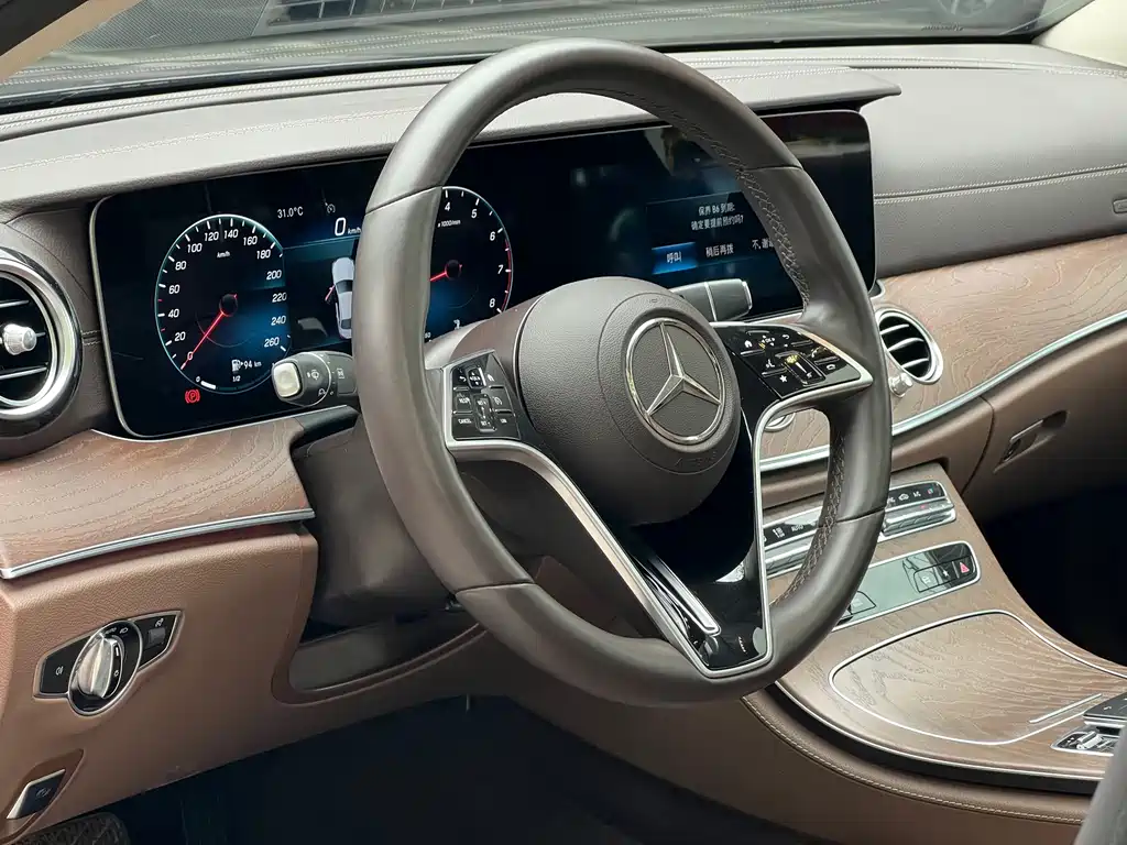 Mercedes-Benz E-Class 2022 — фото 12