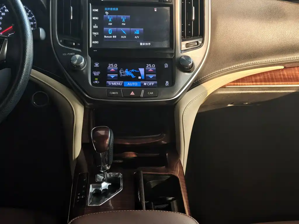 Toyota Crown 2016 — фото 12