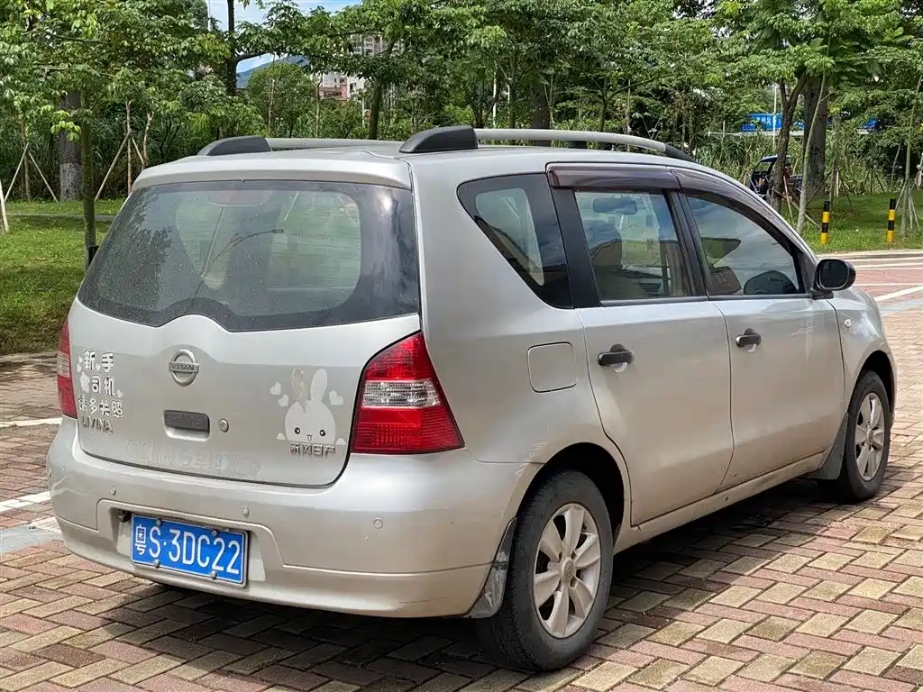 Nissan Livina 2012
