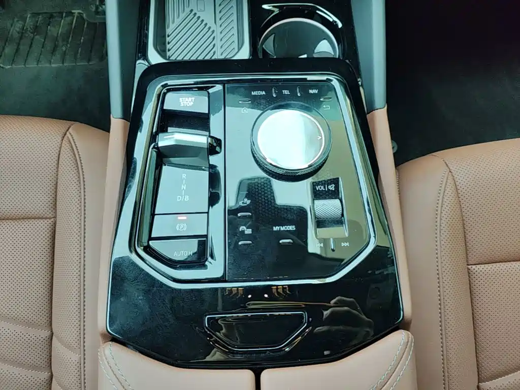 BMW i5 2025 — фото 14