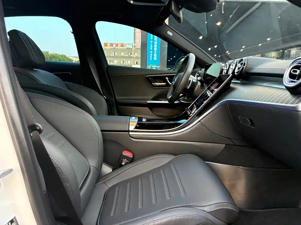 Mercedes-Benz C-Class 2025 — фото 11