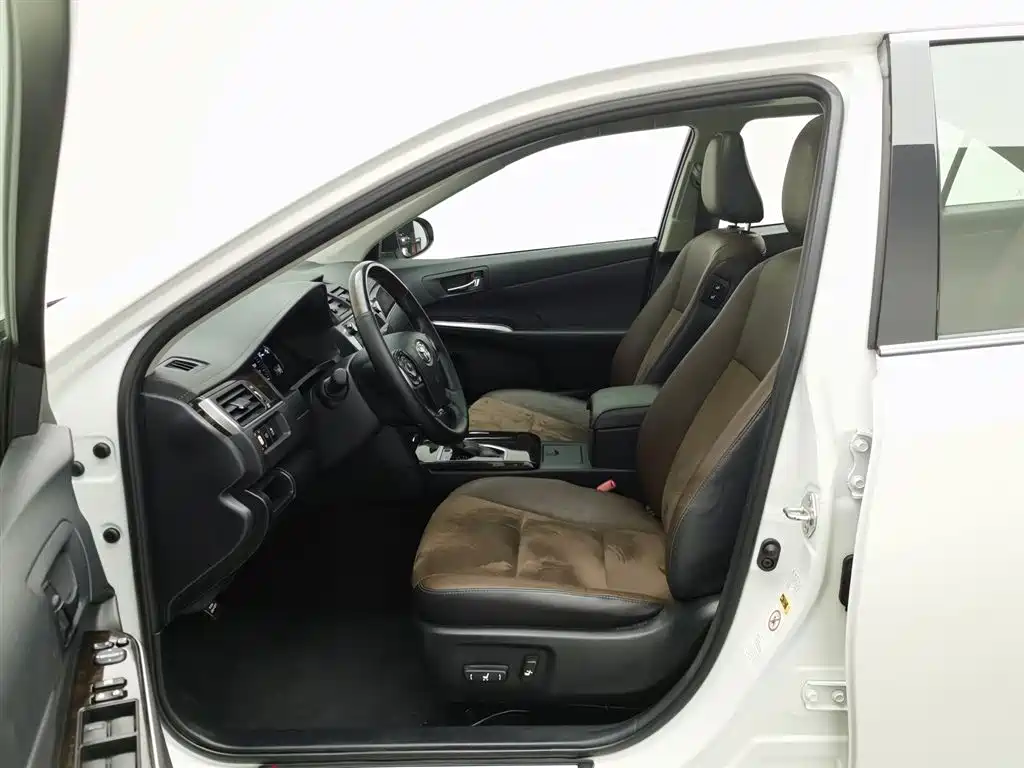 Toyota Camry 2016 — фото 10