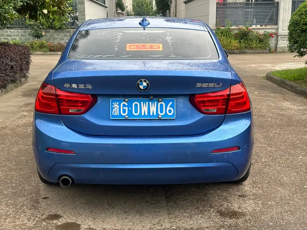 BMW 1 Series 2018 — фото 11