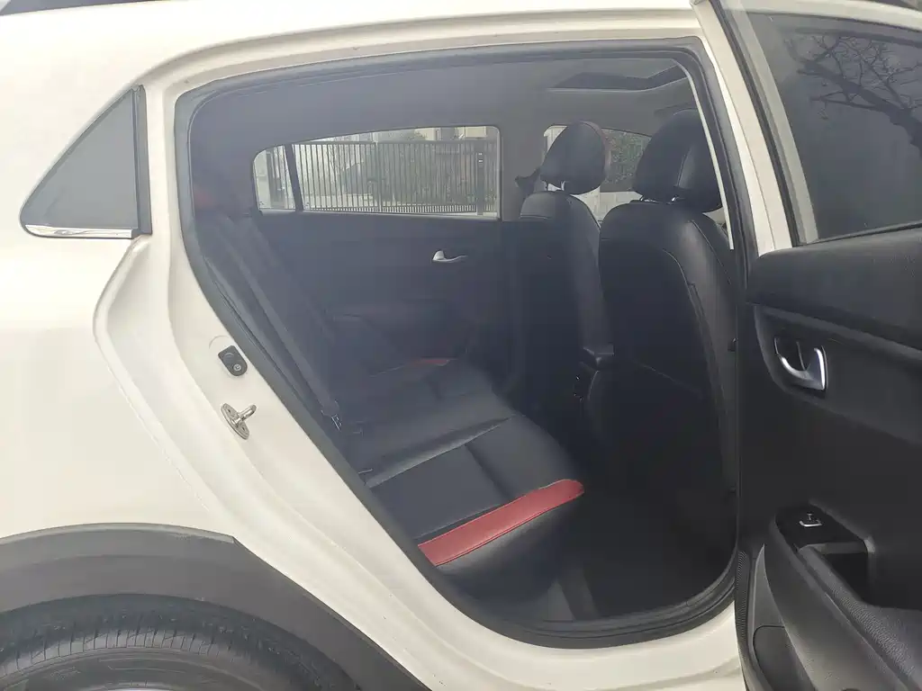Kia KX Cross 2017 — фото 12
