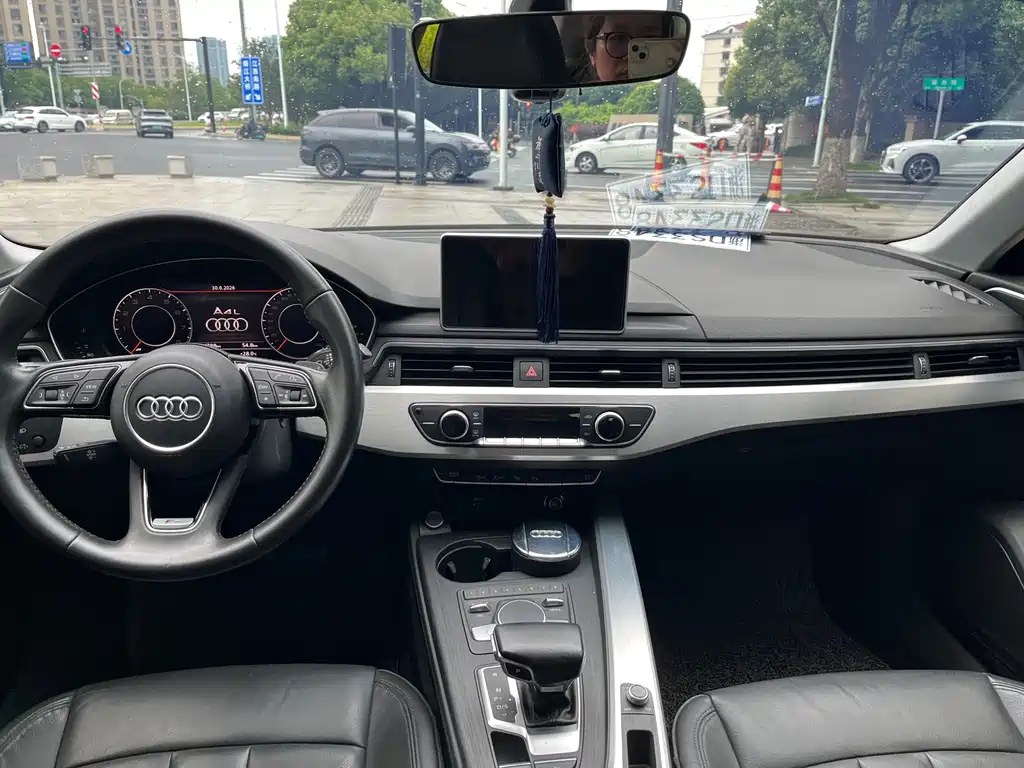 Audi A4L 2018