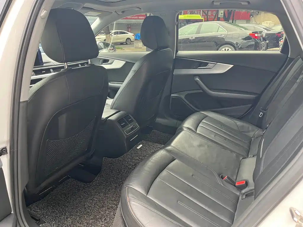 Audi A4L 2018