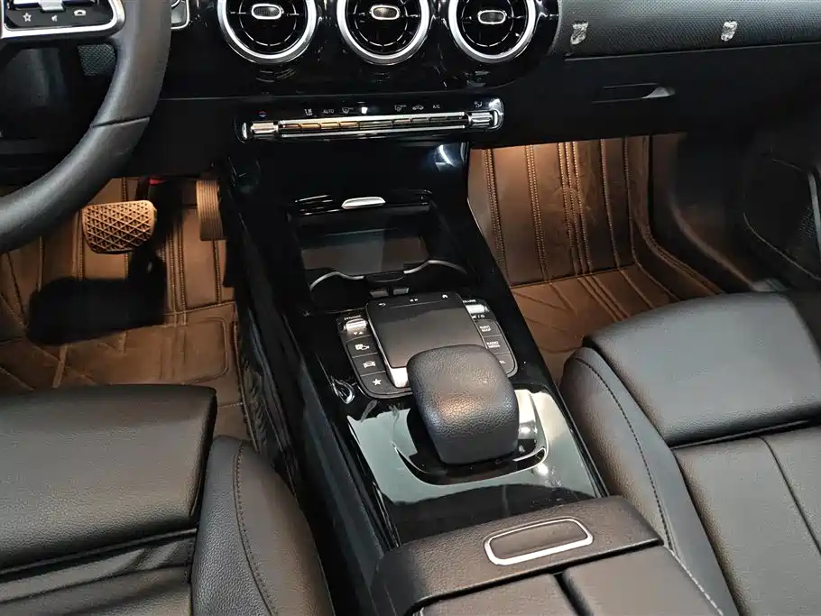 Mercedes-Benz A-Class 2021 — фото 16