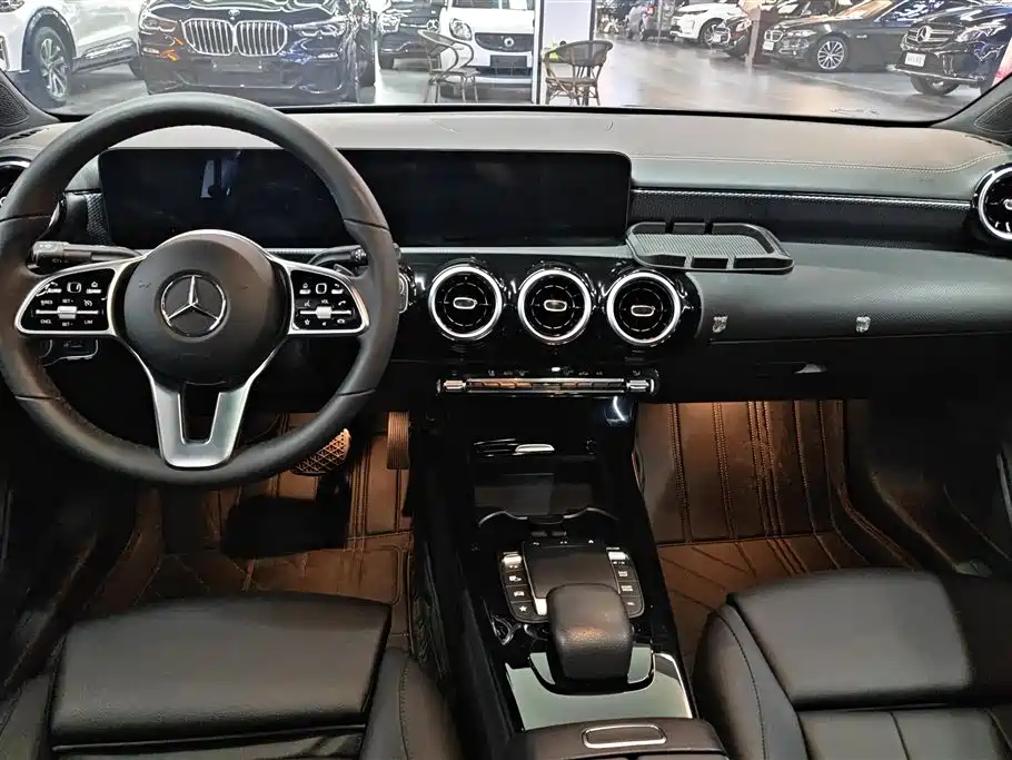 Mercedes-Benz A-Class 2021 — фото 12