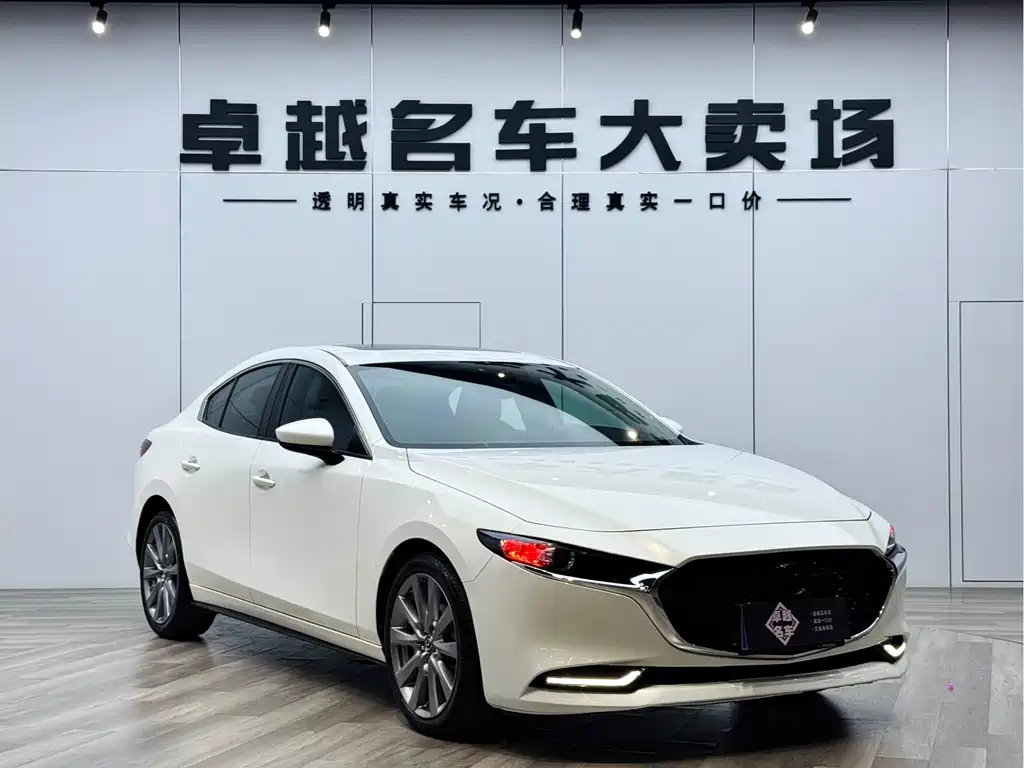 Mazda 3 Axela 2021 — фото 1