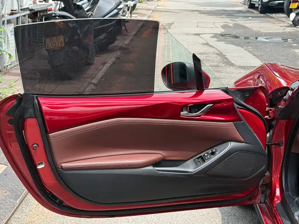 Mazda MX-5 2018 — фото 11