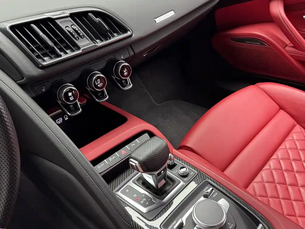 Audi R8 2023 — фото 16