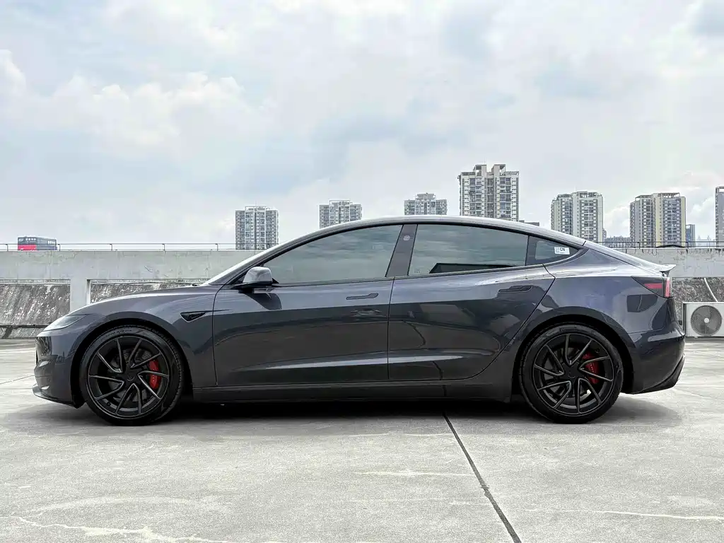 Tesla Model 3 2025
