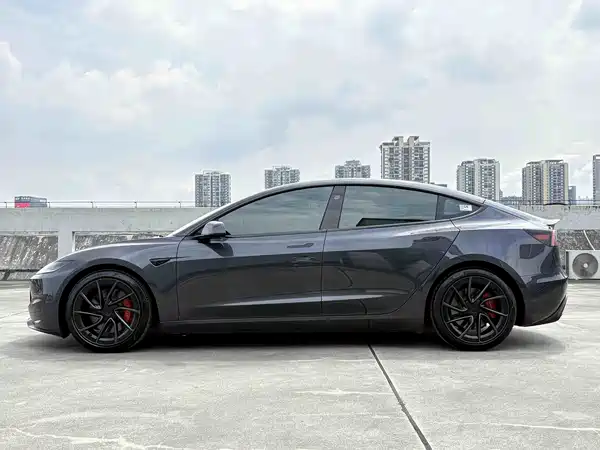 Tesla Model 3 2025