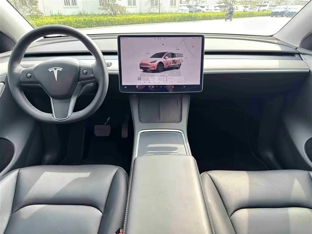 Tesla Model Y 2024 — фото 9