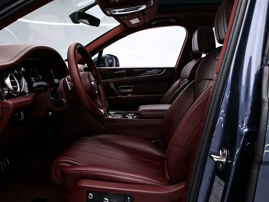 Bentley Bentayga 2019 — фото 12
