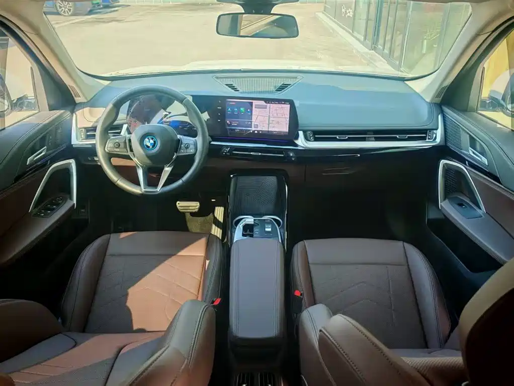 BMW iX1 2025
