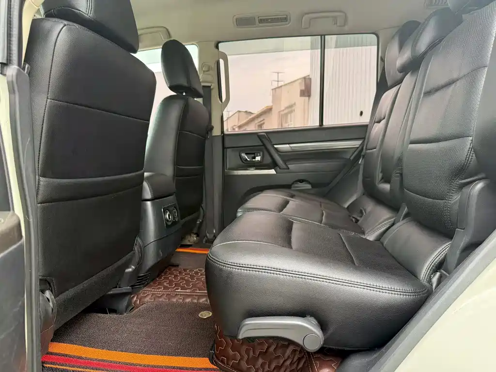 Mitsubishi Pajero 2020