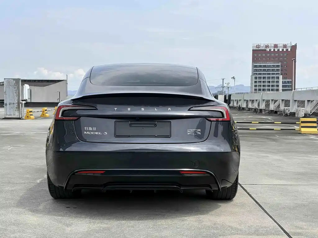 Tesla Model 3 2025