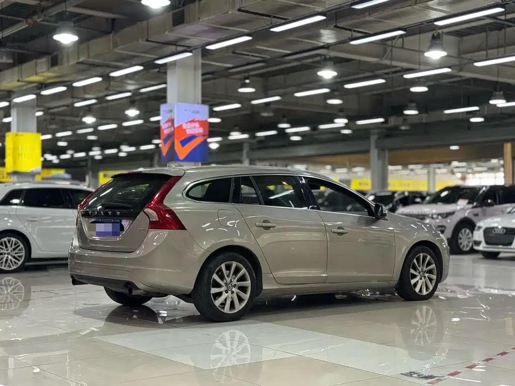 Volvo V60 2013 — фото 5