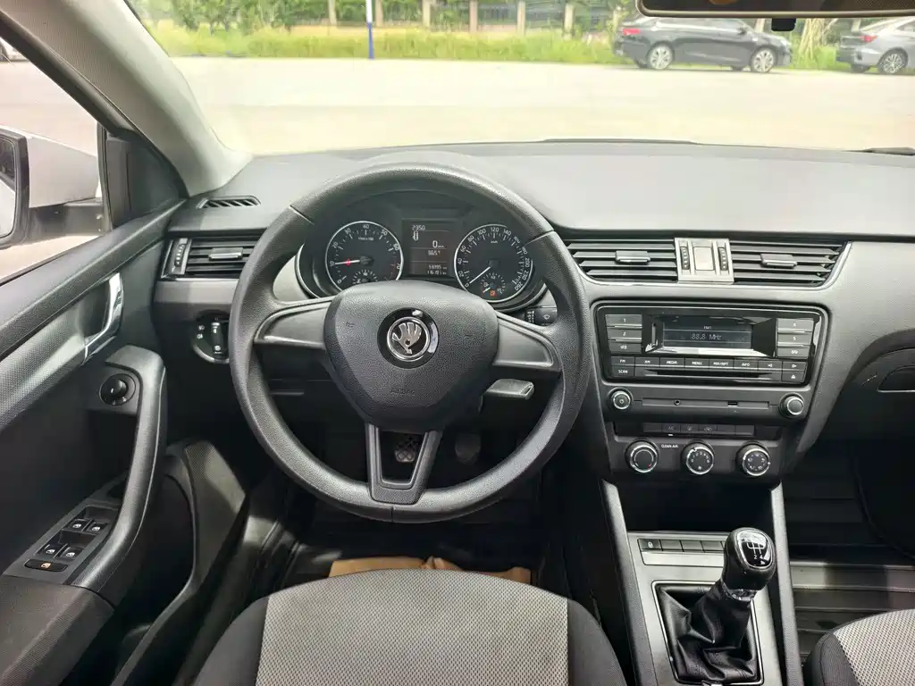 Skoda Octavia 2018 — фото 13