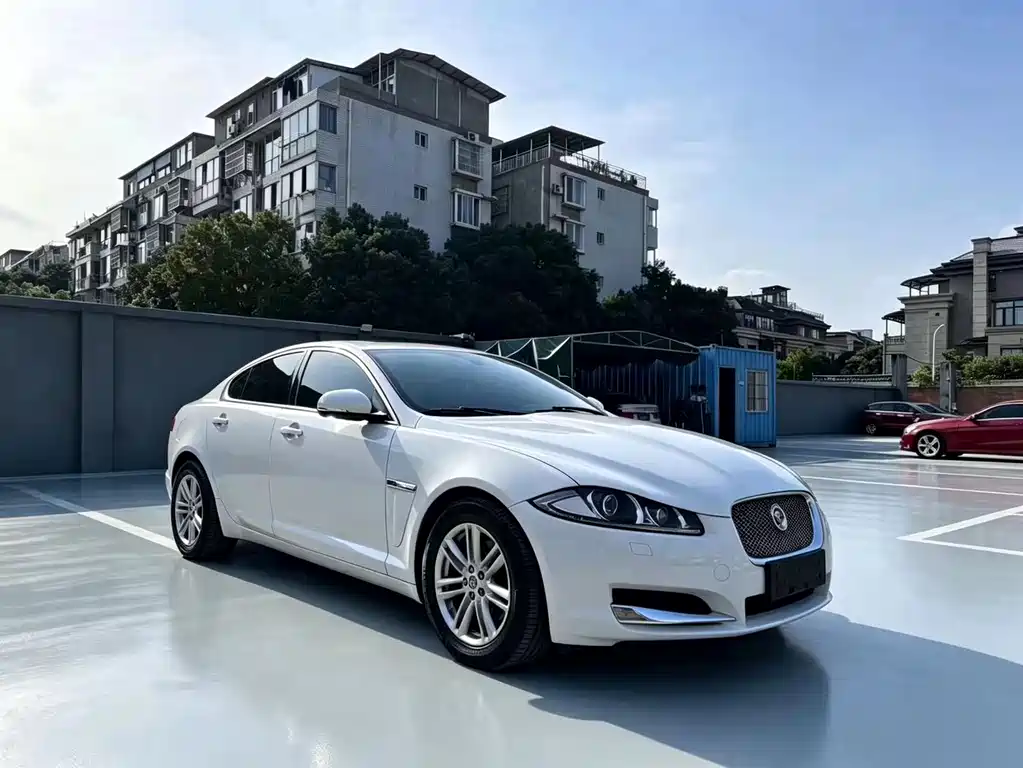 Jaguar XF 2015 — фото 3