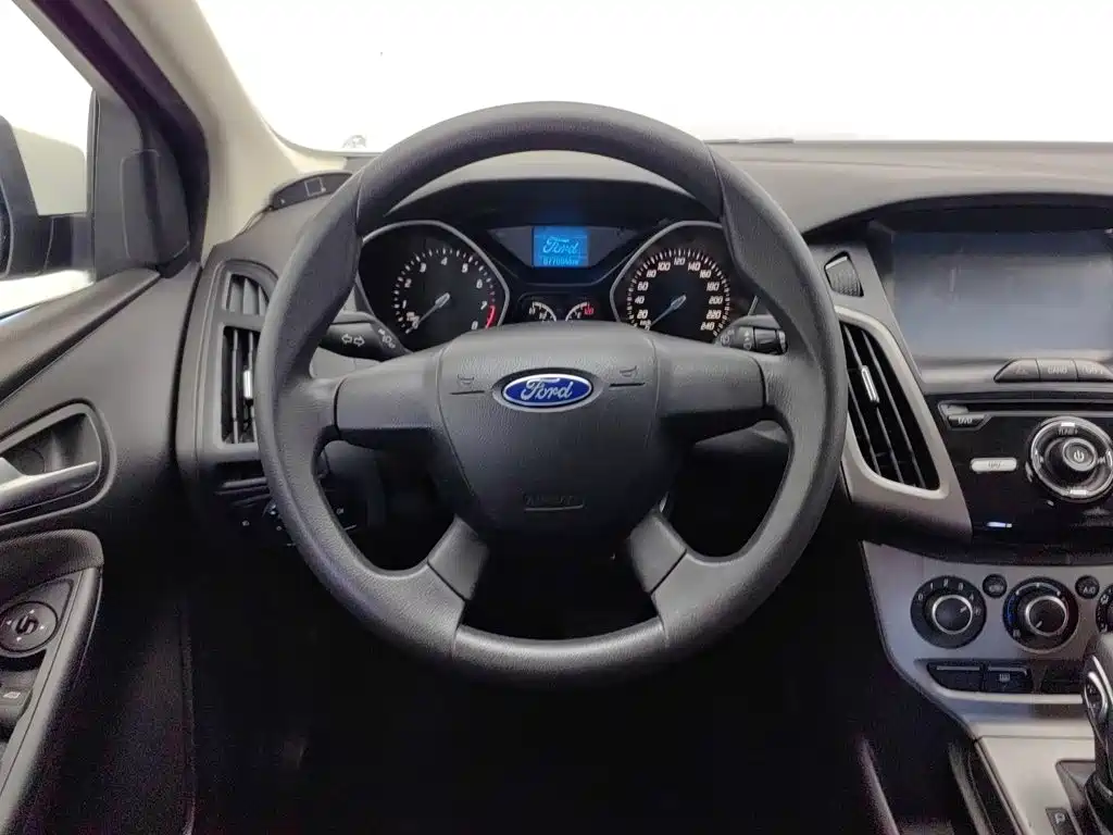 Ford Focus 2013 — фото 11