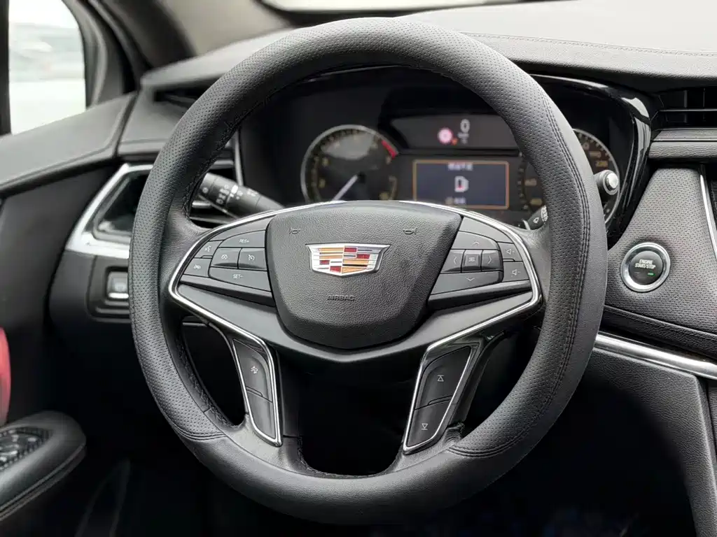 Cadillac XT5 2021 — фото 5