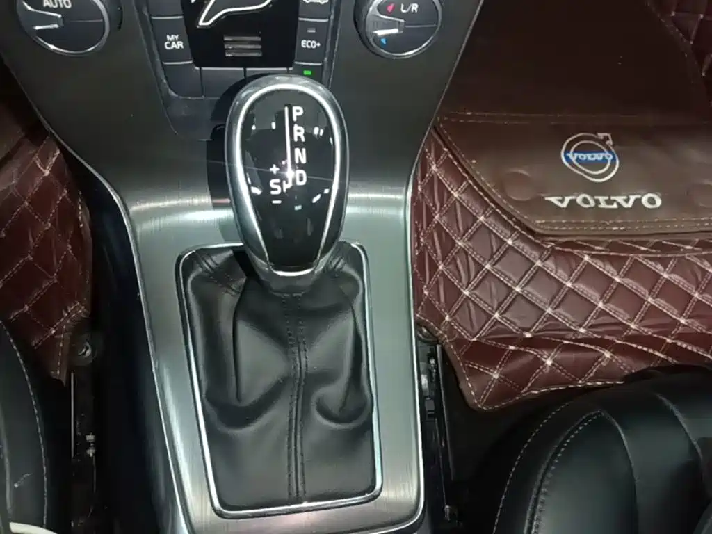 Volvo V40 2016 — фото 14
