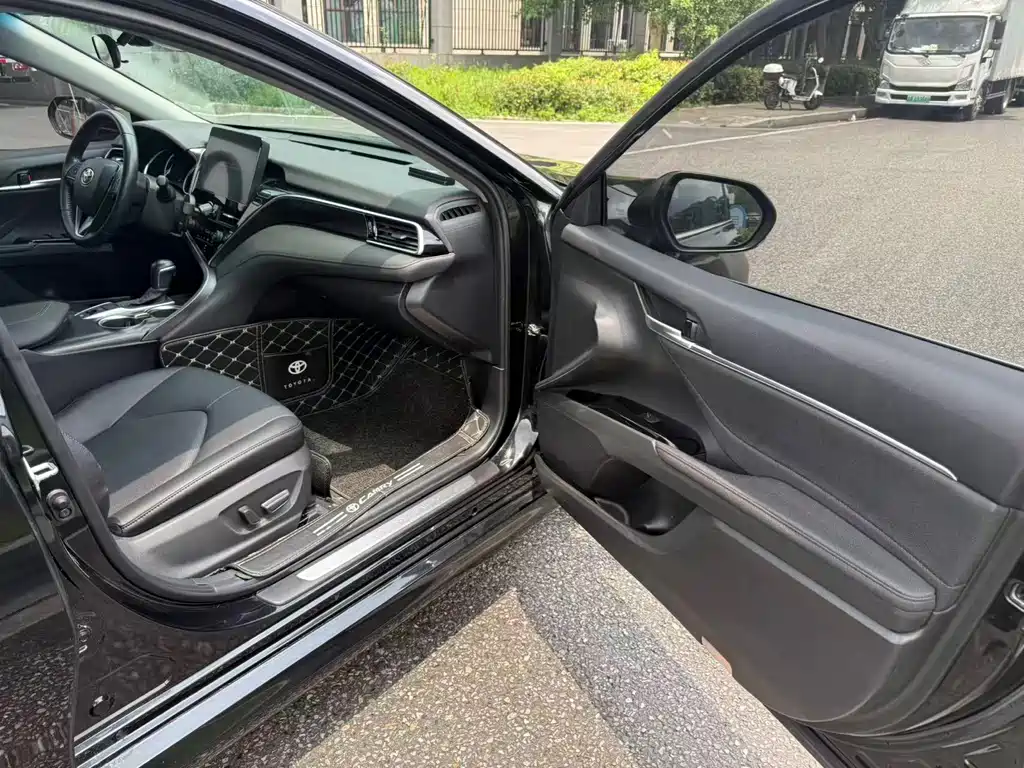 Toyota Camry 2022 — фото 14