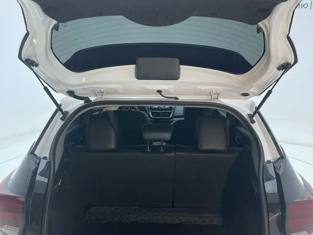Toyota Yaris L 2023 — фото 19
