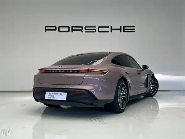 Porsche Taycan 2024