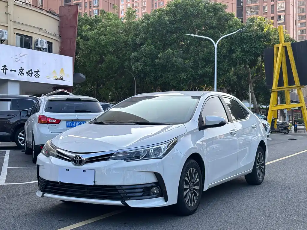 Toyota Corolla 2018 — фото 1