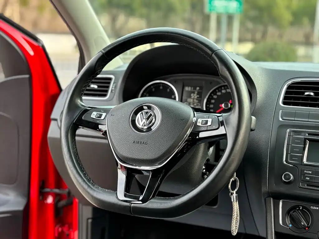 Volkswagen Polo 2017 — фото 12